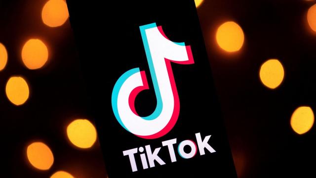 <b>TikTok testează un buton "dislike" în comentarii pentru ca utilizatorii să aibă mai mult control asupra conținutului afișat </b>Nu mai este un secret faptul că TikTok este una dintre cele mai populare platforme de socializare din lume, inclusiv în România dacă ne uităm la cifrele din 2021 când această aplicație depășea Instagram în țara noastră. Deși există mult conținut 