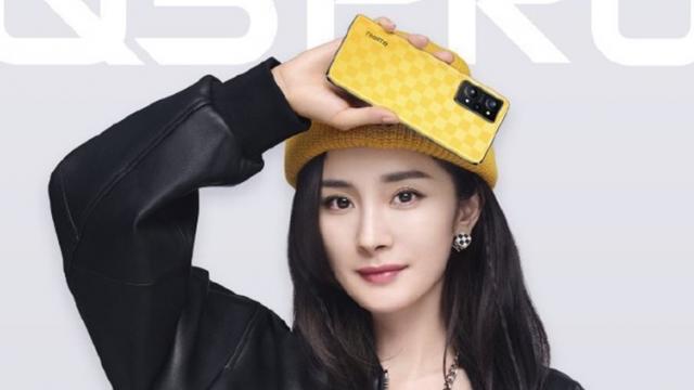 <b>Seria de telefoane realme Q5 se va lansa pe 20 aprilie, iar astăzi vedem modelul Q5 Pro x Vans într-un poster oficial</b>Pe data de 20 aprilie avem notat în calendar un nou eveniment realme, cel asociat lansării seriei de telefoane realme Q5. Am descoperit deja o parte dintre acestea, iar în cazul de față vorbim despre un lineup compus din realme Q5, realme Q5i 