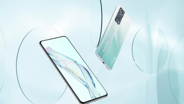 <b>ZTE Axon 40 își face apariția într-un prim teaser oficial; Debutul noului model cu cameră selfie ascunsă sub display se apropie</b>ZTE lansa în luna februarie flagship-ul nubia Z40 Pro, cel pe care l-am văzut în cadrul târgului tehnologic MWC 2022. Acum, compania pregătește și modelul ZTE Axon 40, cel mai nou telefon cu senzor selfie ascuns sub display. Acesta și-a făcut azi apariția