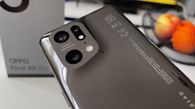 <b>OPPO Find X5 Pro review în limba română (Evaluare Mobilissimo)</b>OPPO Find X5 Pro este flagshipul OPPO pe anul 2022 şi vine după un OPPO Find X3 Pro care a avut câteva atribute ce au făcut oamenii să ridice din sprâncene. Mă gândesc la camera microscop, la designul modului camerei tip "crater" şi la faptul ca faimosul 