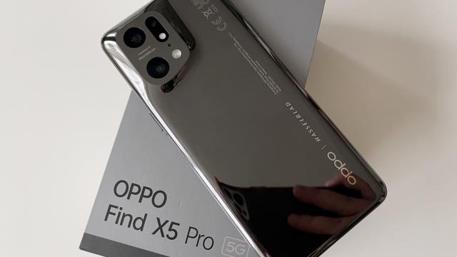 <b>OPPO Find X5 Pro: Hardware cu upgrade de baterie, stabilizare, cip extra de la OPPO</b>OPPO Find X5 Pro se aliniază cerinţelor pieţei de la început de an 2022, aducând cel mai bun procesor posibil pentru Europa, dar şi ecranul cu cel mai echilibrat raport performanta/consum. Pentru început avem aici un procesor Qualcomm Snapdragon 8 Gen 1