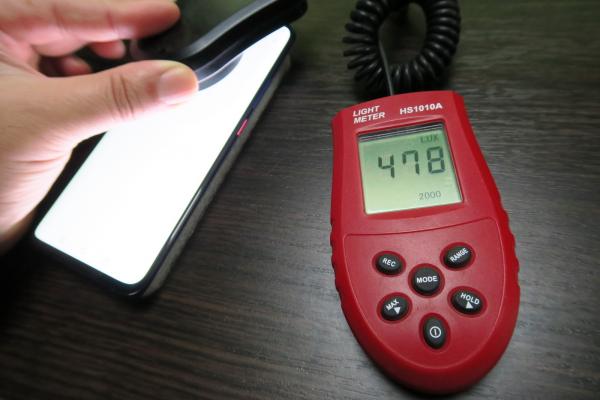 Luminozitate display Huawei Mate 20 Pro