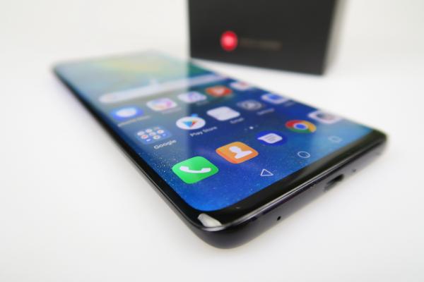 Huawei Mate 20 Pro: Multimedia cu acustică pe bază de difuzoare stereo, poziţionarea în mufă nu e inspirată