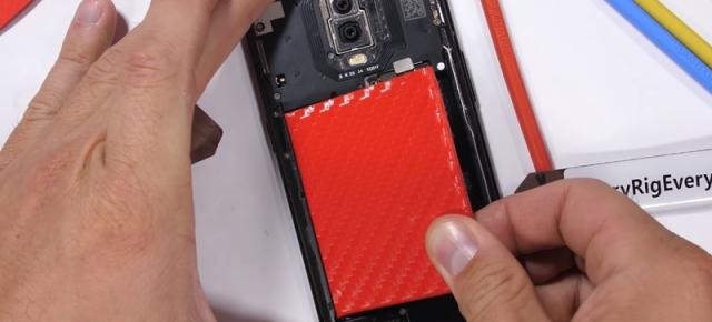 OnePlus 6T primeşte o disecţie; Vedem cum arată componentele sale (Video)