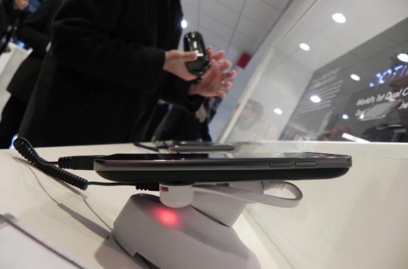 MWC 2011: LG Optimus 2X, primul telefon cu procesor dual core, surprins În acțiune (Video): dscn3793jpg.jpg