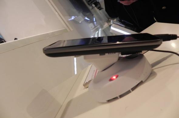 MWC 2011: LG Optimus 2X, primul telefon cu procesor dual core, surprins În acțiune (Video): dscn3792jpg.jpg