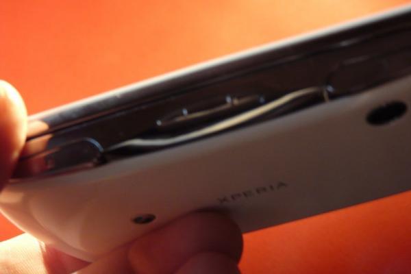 Unboxing Xperia Play - am scos telefonul din cutie și gamerul din noi (Video)