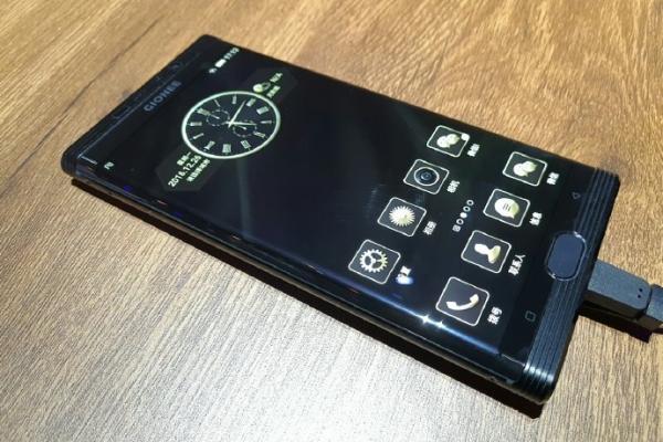 Fotografii hands-on Gionee M2017