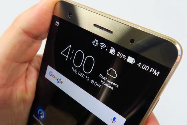ASUS ZenFone 3 Deluxe: Baterie numai bună de Netflix and chill
