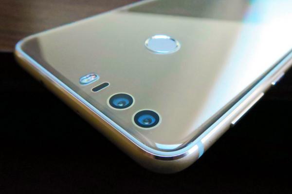 Huawei Honor 8: Cameră duală puţin sub Huawei P9, dar clar peste Honor 7