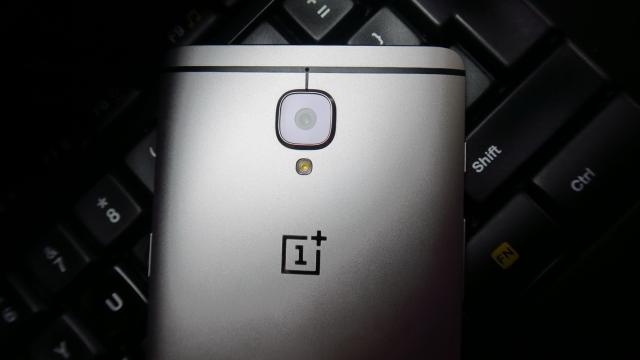 <b>Ai OnePlus 3, ai parte.. de Android Nougat 7.0; Actualizatea OTA ce aduce OxygenOS 4.0 e disponibilă de ieri!</b>Compania se pare că îşi consolidează pe zi ce trece din ce în ce mai mult baza de încredere ce o obţine din partea clienţilor, de vreme ce OnePlus 3, respectiv 3T sunt două telefoane de TOP 3 în anul ce tocmai a trecut, iar ultima zi din 2016 a adus şi..