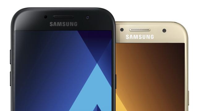 <b>Samsung Galaxy A3 (2017) anunţat oficial, rezistent la apă şi praf, telefonul aduce şi un procesor octa-core tactat la 1.6 GHz</b>Am fost mulţumiţi în general aici la Mobilissimo de telefoanele din seria A din 2016 a celor de la Samsung şi asta în ciuda faptului că acestea n-au impresionat la dotările hardware şi aici vorbesc în special de procesor şi procesor grafic.