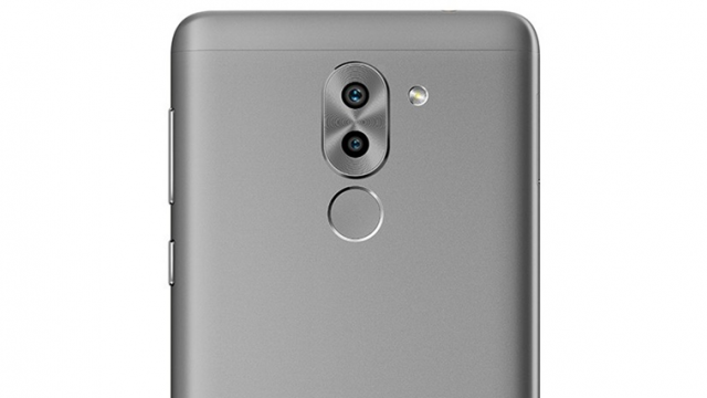 <b>CES 2017: Huawei Honor 6X va ajunge la vânzare în SUA și Europa începând din această lună</b>În această toamnă cei de la Huawei au anunțat și lansarea smartphone-ului Honor 6X, un terminal de buget ce aduce la pachet o cameră foto duală. Aflăm astăzi faptul că telefonul va fi curând disponibil la vânzare în SUA și Europa la un preț recomandat de 
