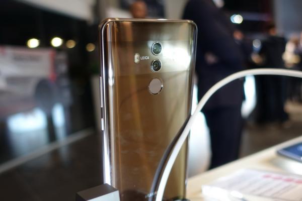 Huawei Mate 10 PRO hands-on: cu mâinile pe exponentul AI de la Huawei, proaspăt sosit în România (Video)