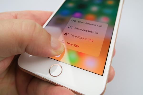 Apple iPhone 8 Plus: Display luminos şi viu colorat, ultimul strigăt IPS LCD la Apple