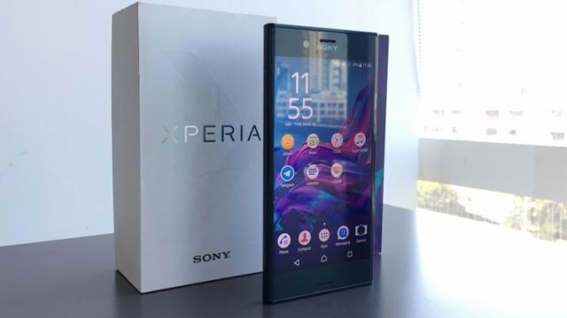 <b>Sony Xperia XZ și Xperia XZs primesc actualizarea la Android Oreo</b>Weekend-ul aduce o veste bună pentru posesorii de smartphone-uri Sony Xperia XZ și Sony Xperia XZs, asta pentru că firma japoneză tocmai ce a dat startul update-ului la Android 8.0 Oreo. Este vorba despre build-ul cu numărul