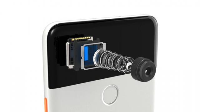 <b>Chip-ul foto de pe Pixel 2 este activat odată cu noul beta Android 8.1; iată rolul său</b>La sfârșit de octombrie aflam noi detalii despre chip-ul foto Visual Core pe care Google l-a inclus la bordul telefoanelor Pixel 2 și Pixel 2 XL. Atunci descopeream că această componentă a fost realizată în parteneriat cu nimeni altul decât Intel