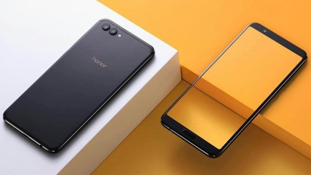 <b>Huawei Honor V10 poate fi considerat drept un Mate 10 Pro la jumătate de preț! Debutează în China cu dotări de flagship</b>Așa cum era programat, astăzi pe data de 28 noiembrie a venit și debutul lui Huawei Honor V10, un terminal cu dotări de flagship ce costă numai 400 dolari. Poate fi considerat un Mate 10 Pro la jumătate de preț, asta dacă trecem peste câteva