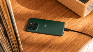 IFA 2026: Motorola edge 70 plus combină un ecran AMOLED de 144Hz cu Snapdragon 7s Gen 3 și o cameră de 200 MP; Are și baterie mare, de 6500 mAh