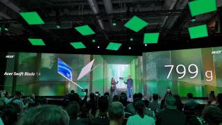 Ce mi-a atras atenția la next@acer 2026: DualPlay Mini, un laptop de 799 de grame, consola DualPlay Mini și revenirea Packard Bell