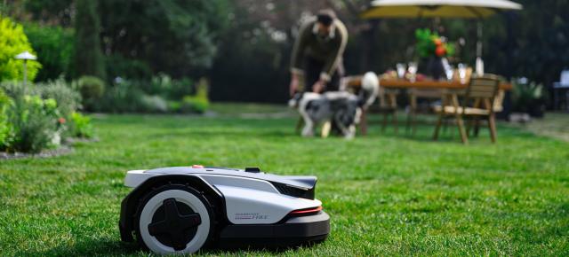 IFA 2026: Roborock lansează RockNeo Q2 LiDAR, robot de tuns gazonul cu sistem Sentisphere LiDAR, fără cabluri perimetrale