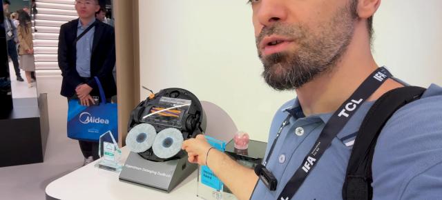 Un aspirator robot care își scoate brațul după praf: Dreame X60 Pro Ultra Complete la IFA 2026