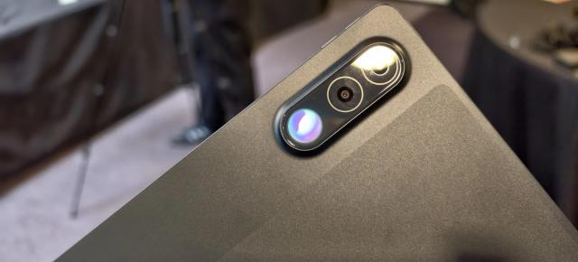 Lenovo pune 12.700 mAh și microSD de 2 TB într-o tabletă Android premium cu Snapdragon 8 Elite