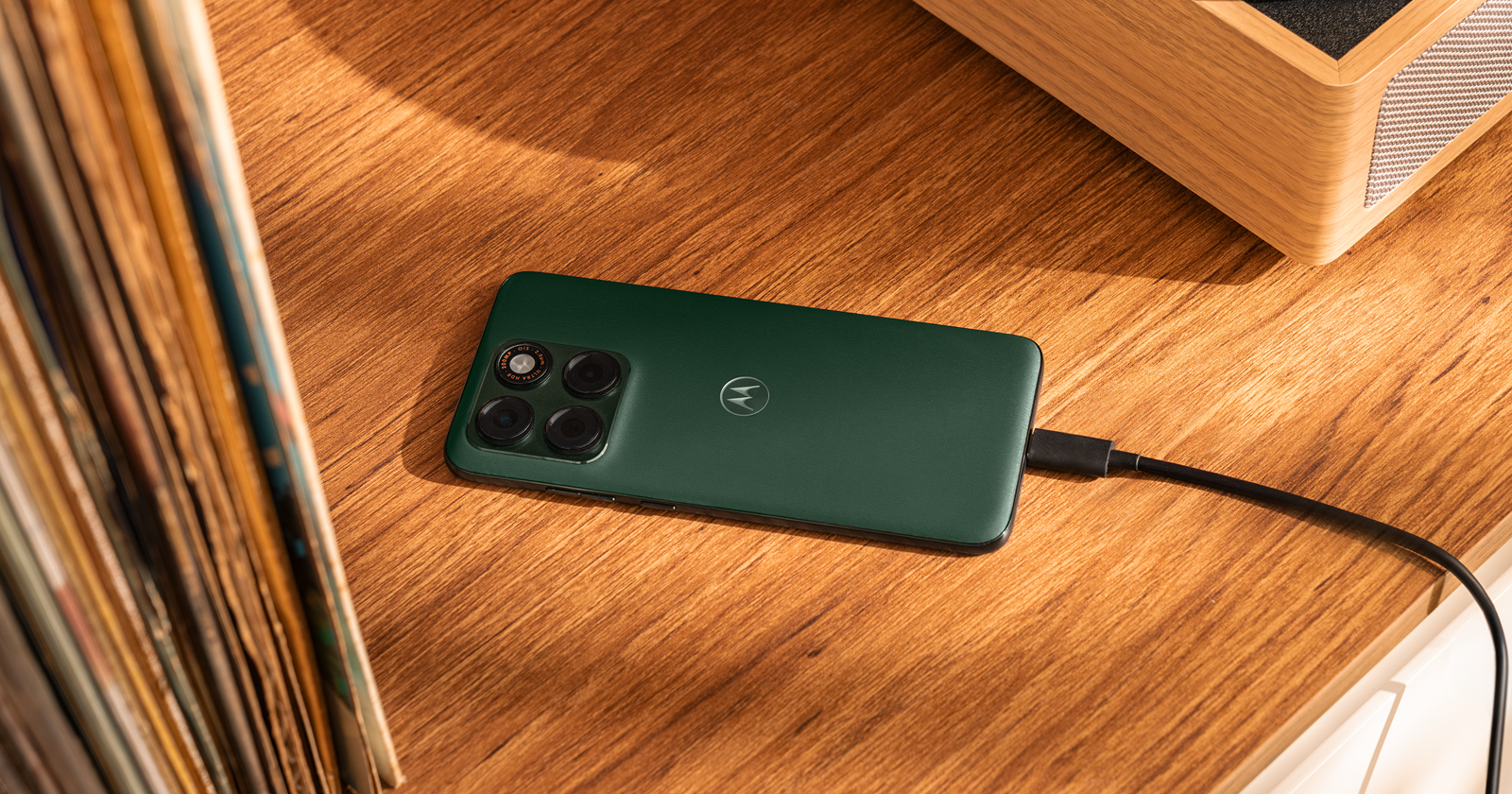 IFA 2026: Motorola edge 70 plus combină un ecran AMOLED de 144Hz cu Snapdragon 7s Gen 3 și o cameră de 200 MP; Are și baterie mare, de 6500 mAh