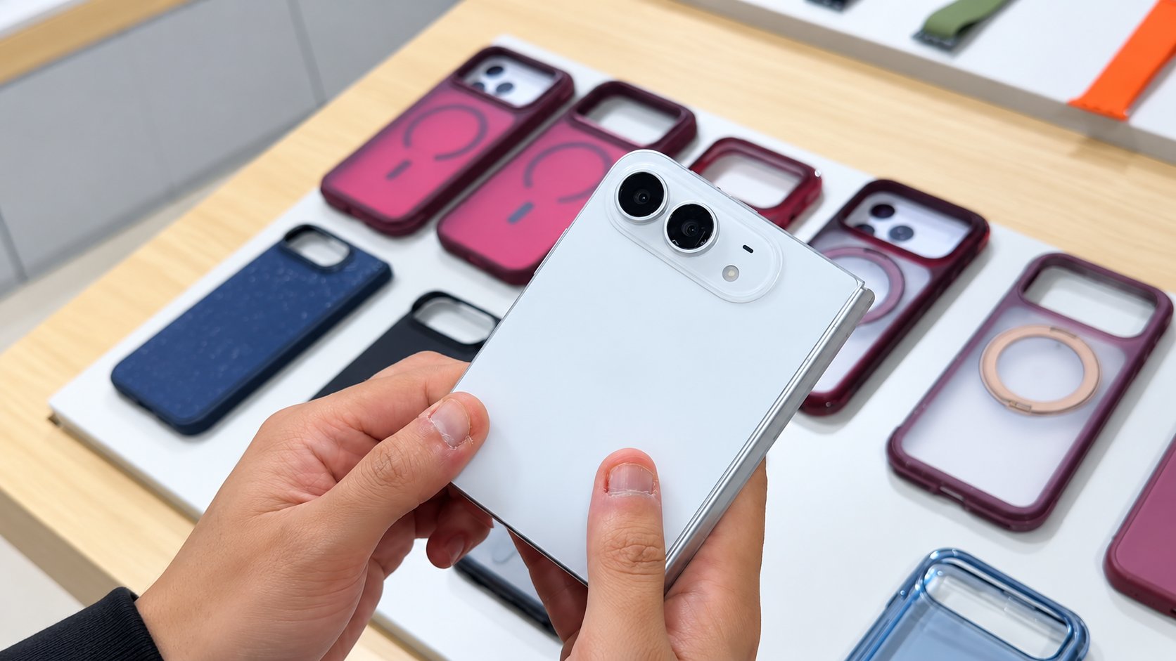 iPhone Ultra ar porni cu doar câteva sute de unități pe zi; producția pliabilului Apple se chinuie să crească