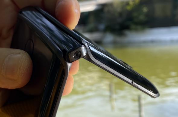 Motorola RAZR 5G - Galerie foto Mobilissimo.ro: Motorola-RAZR-5G_018.jpg
