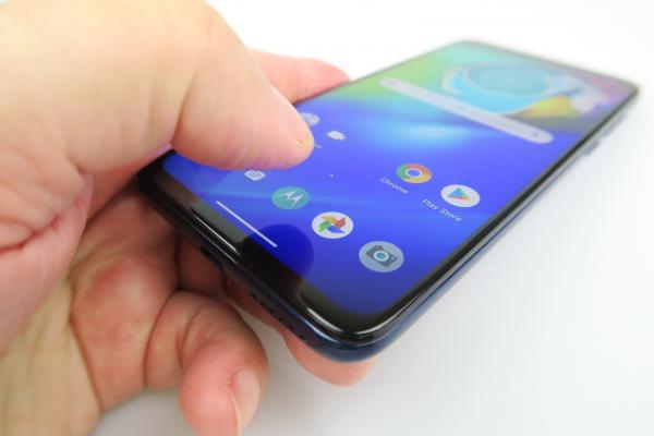 Motorola Moto G8 Power: Benchmark-uri modeste, tipice zonei low midrange