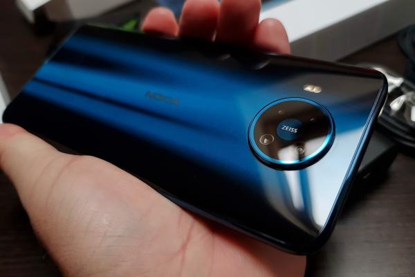 Nokia 8.3 5G Unboxing: telefonul lui James Bond, primul model Nokia 5G aduce extra optică Zeiss (Video)