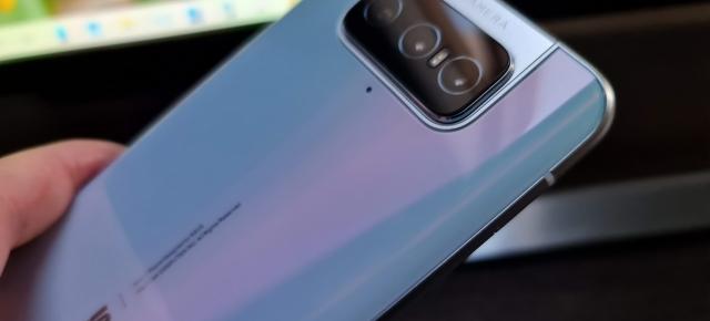 ASUS ZenFone 7 Pro: Baterie de 5000 mAh "săpată" de hardware-ul puternic, noul ecran