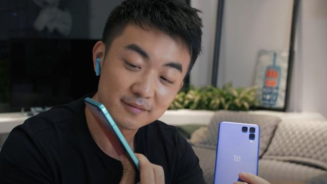 <b>În pragul lansării noului flagship OnePlus 8T, co-fondatorul Carl Pei părăsește compania pentru a-și deschide propria afacere</b>Lansarea noului flagship OnePlus 8T este la o zi distanță și cu toate că ne așteptam să descoperi mai degrabă leak-uri asociate telefonului pe ultima sută de metri, iată că în schimb sosesc vești la care nu ne-am fi gândit