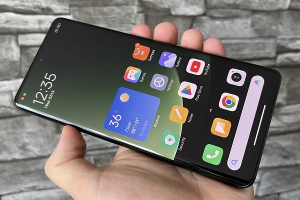 Xiaomi 13 Ultra: Display pregătit de încă un sezon de "Witcher" + COD Mobile