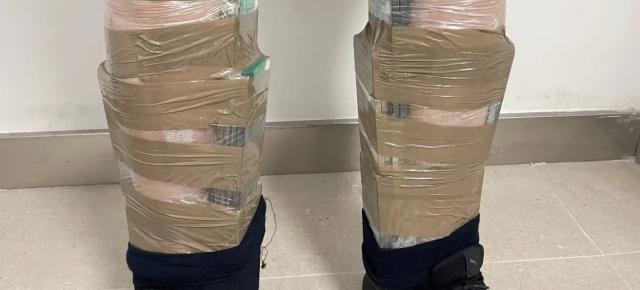 Cum a încercat un bărbat să treacă 68 de iPhone-uri peste graniţă în China