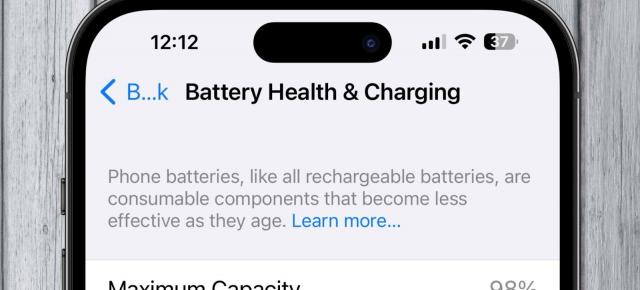 iPhone 14 Pro pierde suspect de mult din Battery Health după doar un an