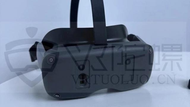 <b>Samsung lucrează la un headset VR/AR rival pentru Apple Vision Pro; Îl vedem în fotografii</b>Lansarea headset-ului VR/AR Apple Vision Pro nu a fost trecută cu vederea de către companiile rivale, astfel că apar iată vești referitoare la nume mari din zona tech care pregătesc soluții rivale, pe listă fiind și Samsung. Astăzi vedem ceea 