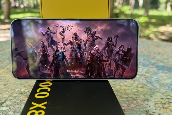 POCO X8 Pro Max: Display gata de orice joc, serial Netflix, TikTok