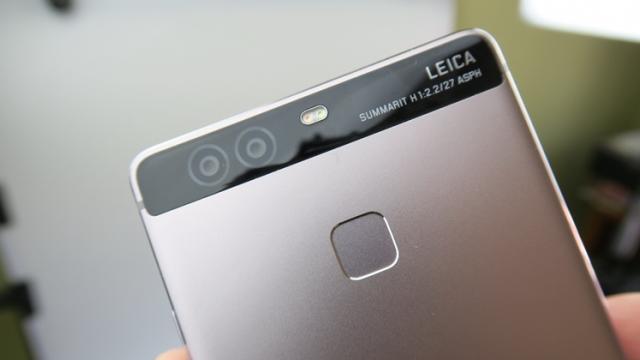 <b>Un oficial Huawei afirmă că Android Oreo va sosi și pe smartphone-urile Huawei P9 și Huawei P9 Plus</b>Prin intermediul unei postări din partea unui oficial Huawei aflăm că firma chineză ar avea în plan lansarea lui Android Oreo și pe smartphone-urile P9 și P9 Plus, o veste primită cu brațele deschise de către utilizatorii acestor modele. Este totuși