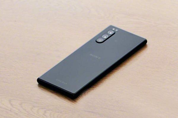 Sony Xperia 2 scapă în noi imagini, vine la IFA 2019 cu acelaşi design ca Xperia 1, dar cu camera mutată