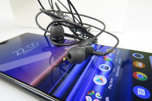 Sony Xperia 1: Acustică stereo OK, cu difuzoare bune mai degrabă la filme