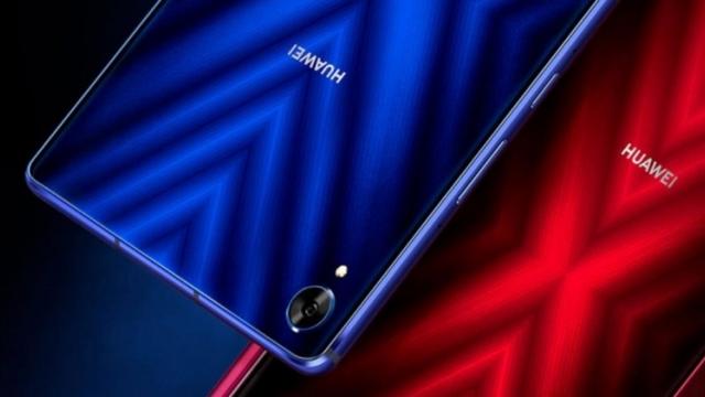 <b>Huawei MediaPad M6 Turbo este o tabletă de gaming cu răcire specializată, spate foarte arătos</b>Huawei a lansat în această săptămână o tabletă de gaming, o versiune derivată din modelul MediaPad M6 de fapt. Se numeşte MediaPad M6 Turbo şi are un buton dedicat pentru sesiunile hardcore de gaming. Are dotări high end şi toate