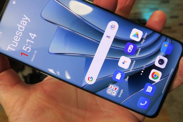 OnePlus 10 Pro: OS, UI, aplicaţii care încearcă să recâştige graţia publicului