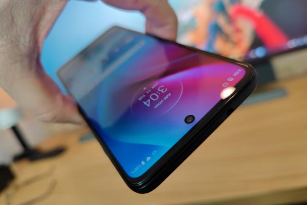 Motorola Moto G60s: Display modest, acelaşi de pe Moto G60
