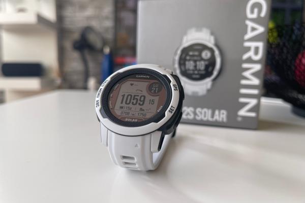 Prezentare Garmin Instinct 2s Solar: Ceasul smart cu GPS pentru aventurieri, pe care vei uita să îl mai încarci
