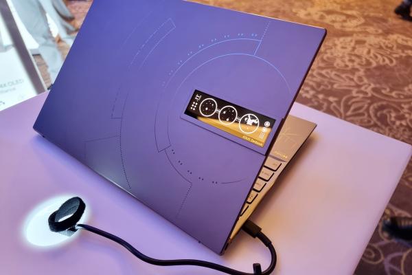 Zenbook 14X OLED Space Edition - Fotografii eveniment