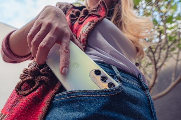 Motorola Edge 30 Pro debutează oficial la nivel global! Flagship cu display OLED de 144Hz, CPU Snapdragon 8 Gen 1 și suport pentru stylus