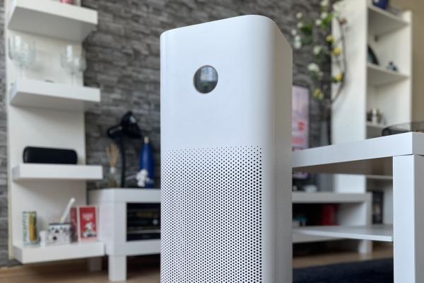 Prezentare Xiaomi Smart Air Purifier 4 Pro - purificator de aer pentru spații de până la 60 m², zgomot redus și senzor dublu PM2.5/PM10