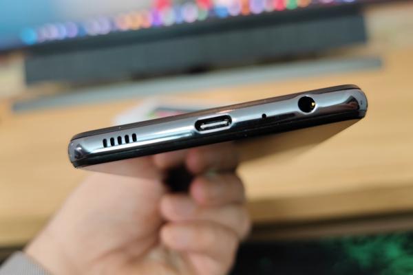Samsung Galaxy A52s 5G: Acustică doar mulţumitoare, fără a depăşi midrange-ul